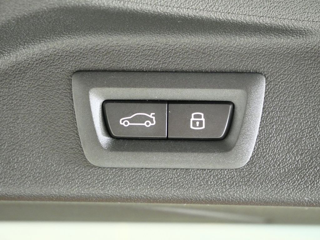 Thumbnail: 2026 BMW X7 - 32