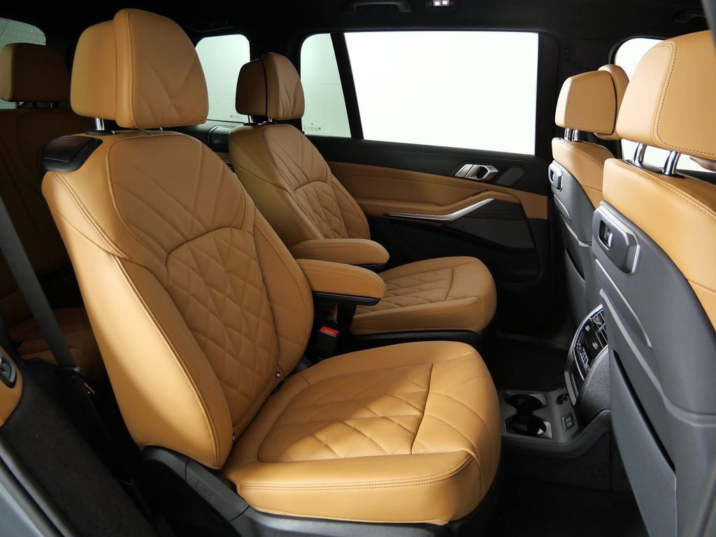 Thumbnail: 2026 BMW X7 - 29