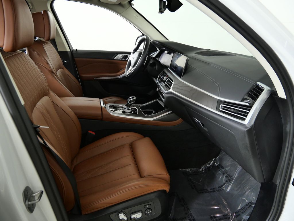 Thumbnail: 2022 BMW X7 - 24