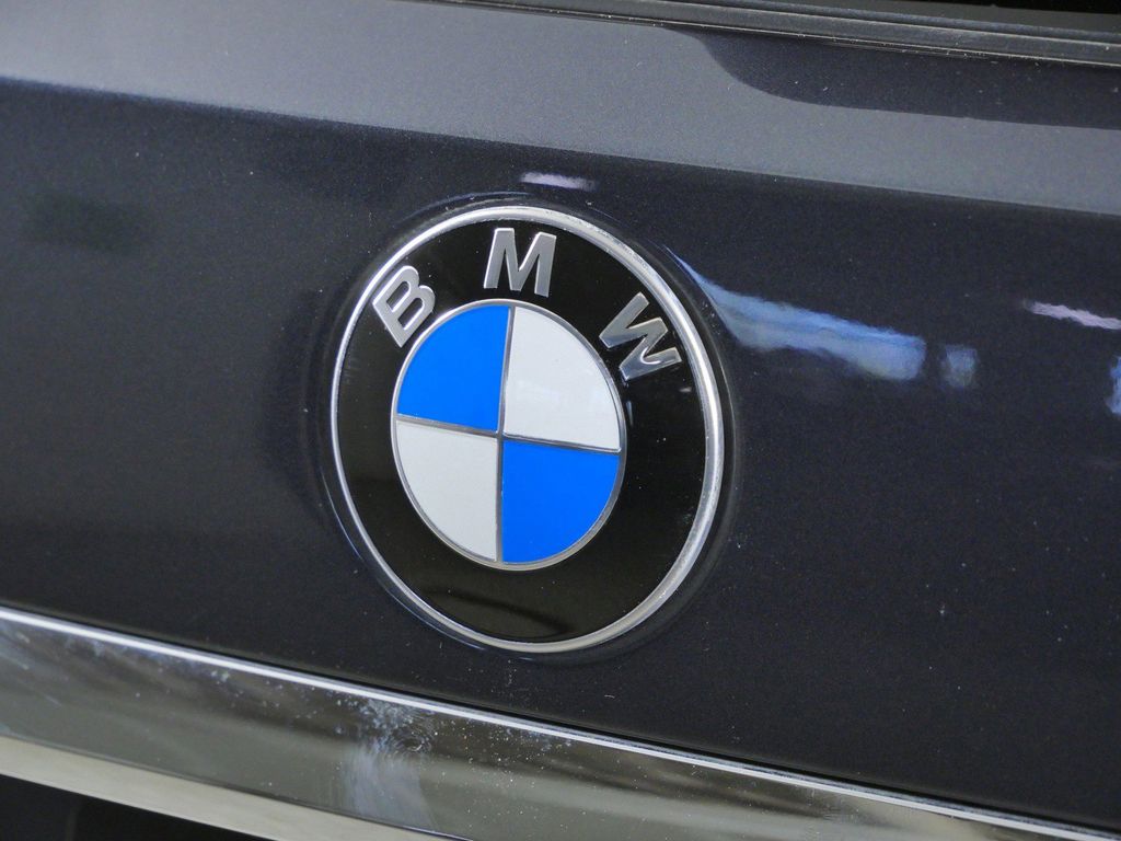 Thumbnail: 2022 BMW X7 - 14
