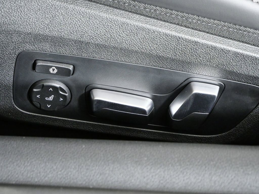 Thumbnail: 2026 BMW 8 Series - 39