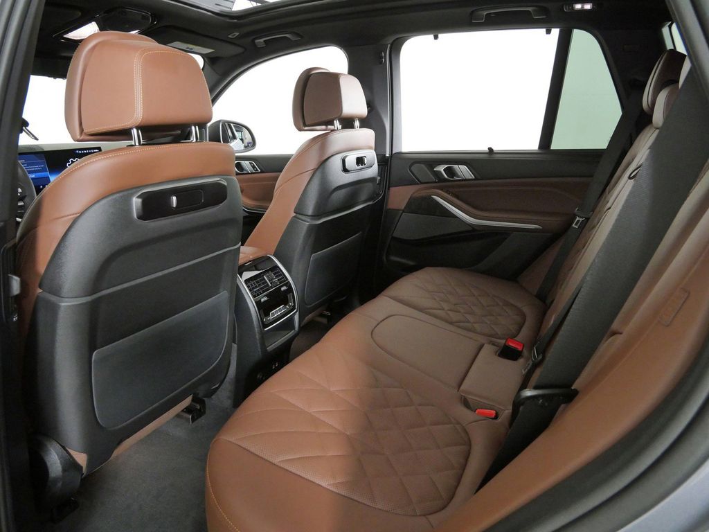 Thumbnail: 2026 BMW X5 - 32