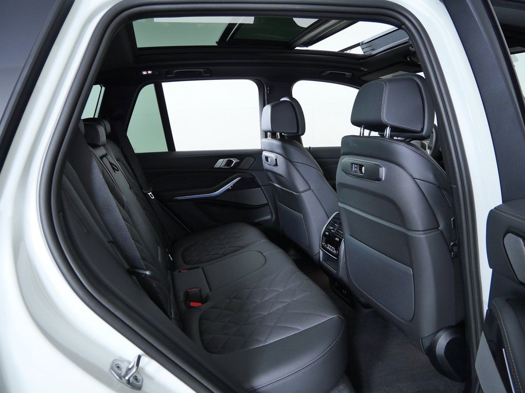 Thumbnail: 2026 BMW X5 - 23