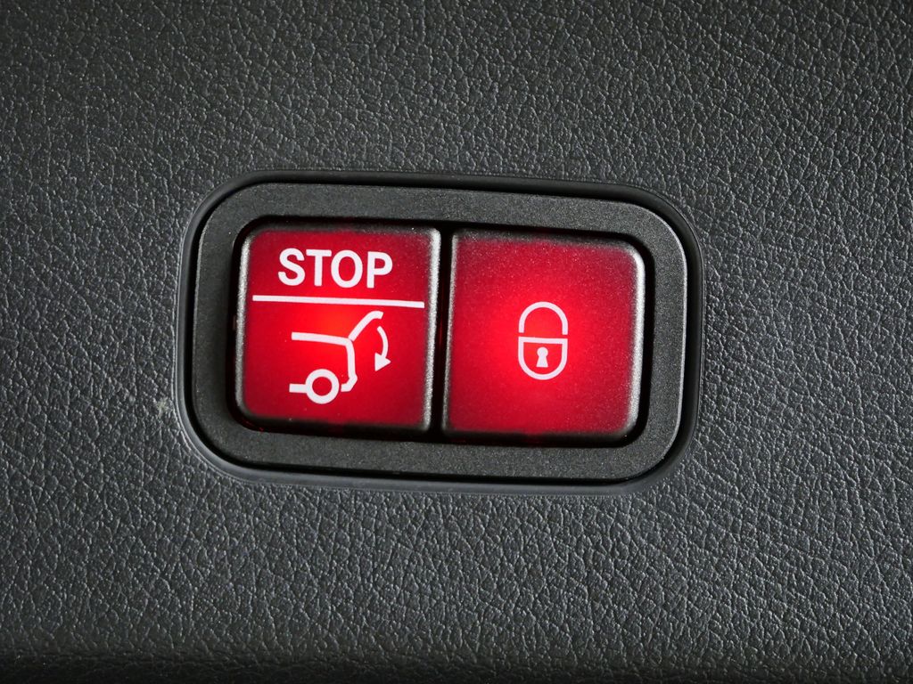 Thumbnail: 2024 Mercedes-Benz GLC - 29