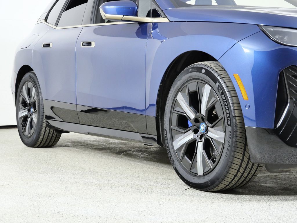 Thumbnail: 2023 BMW iX - 7