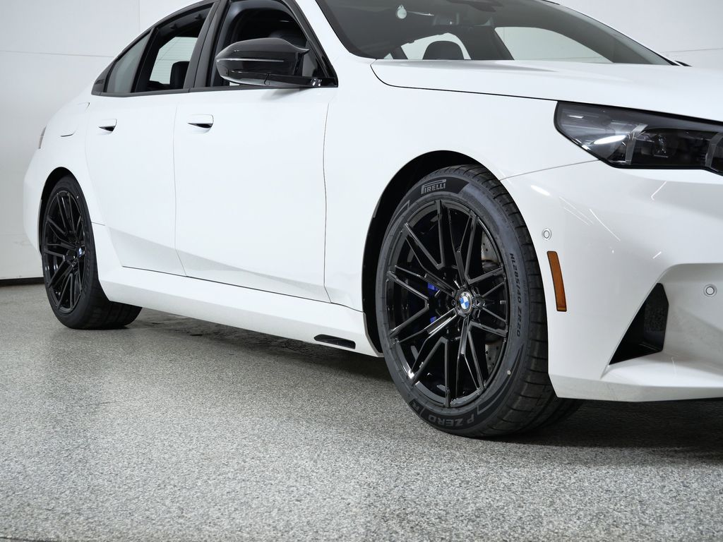 Thumbnail: 2026 BMW M5 - 6