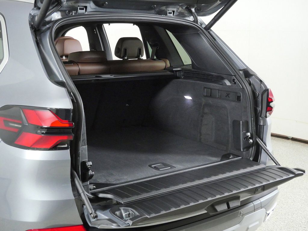Thumbnail: 2026 BMW X5 - 29