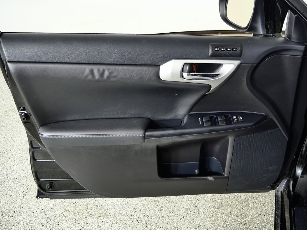 Thumbnail: 2013 Lexus CT - 30