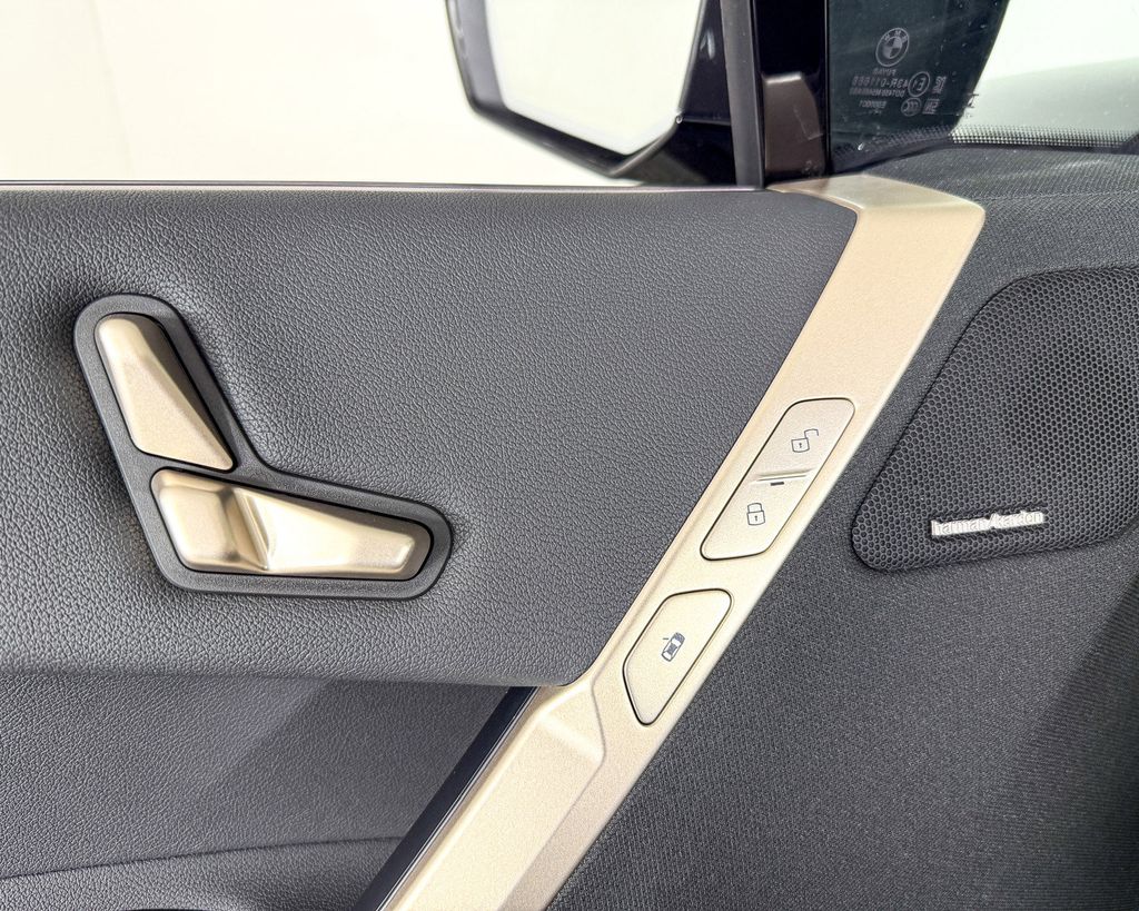 2025 BMW iX xDrive50 34