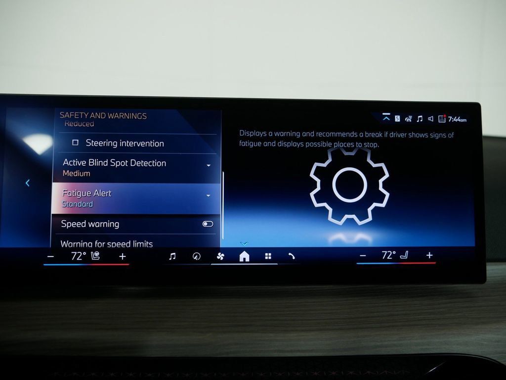 Thumbnail: 2025 BMW 3 Series - 50