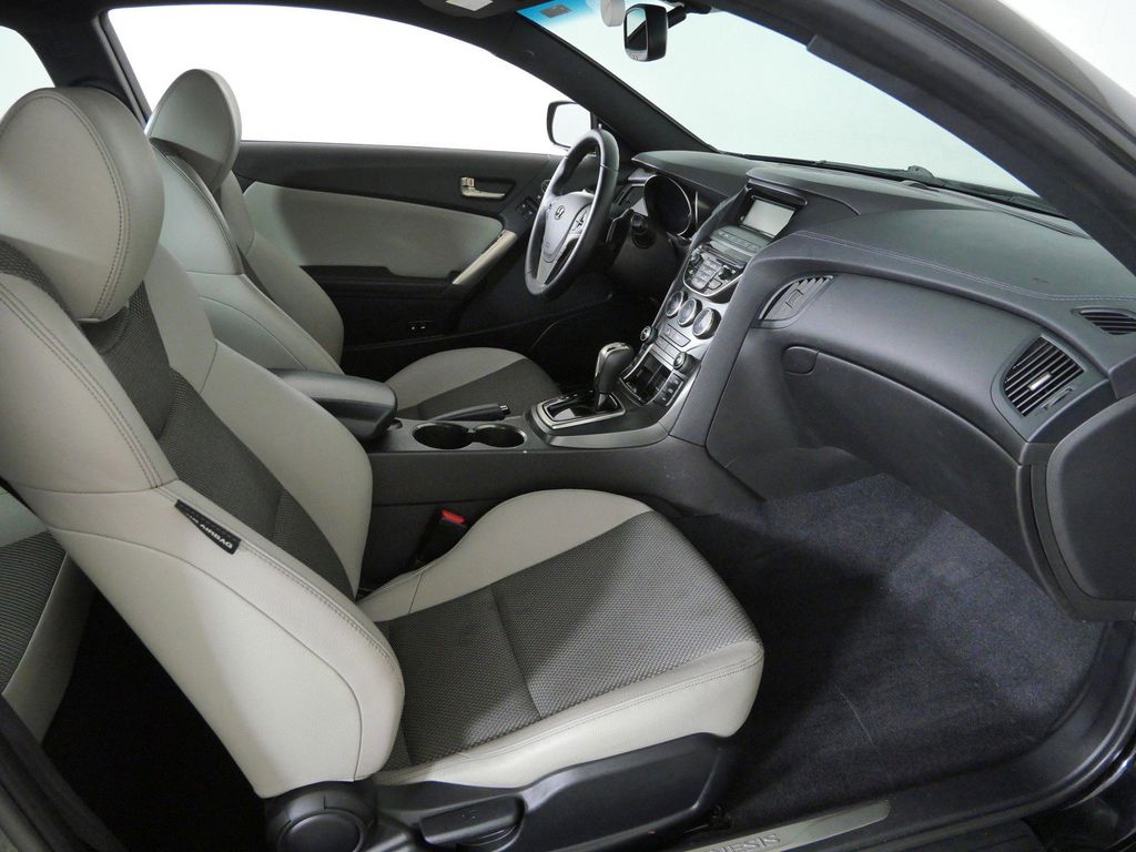 Thumbnail: 2015 Hyundai Genesis - 18