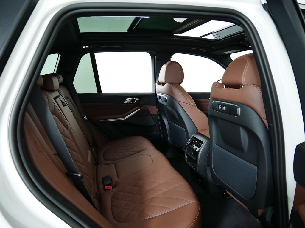 Thumbnail: 2026 BMW X5 - 23