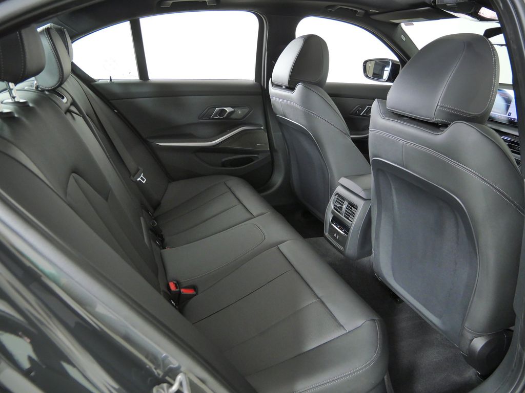 Thumbnail: 2026 BMW 3 Series - 25