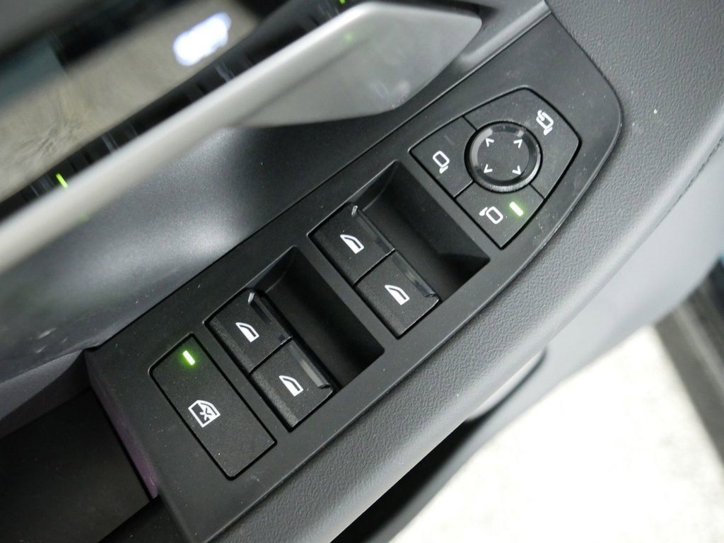 Thumbnail: 2025 BMW 5 Series - 33