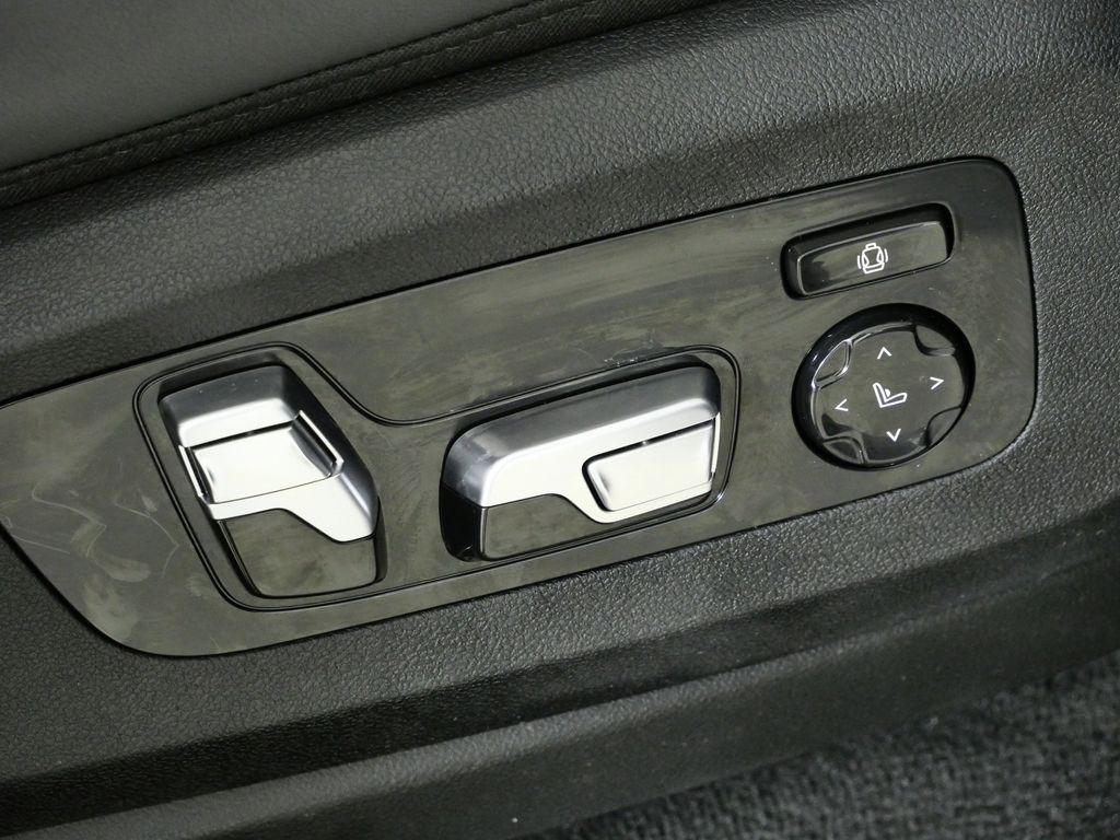 Thumbnail: 2024 BMW X7 - 27