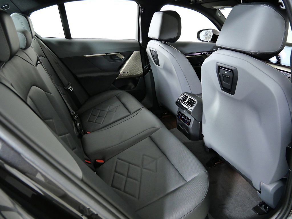 Thumbnail: 2026 BMW 5 Series - 25