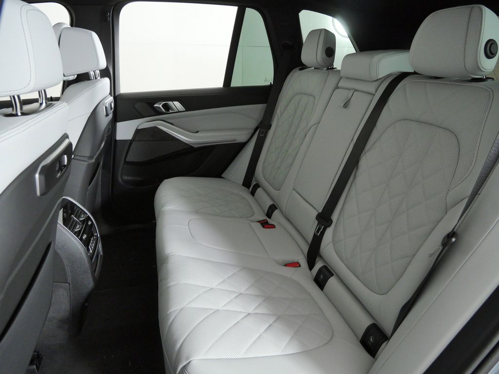 Thumbnail: 2026 BMW X5 - 33