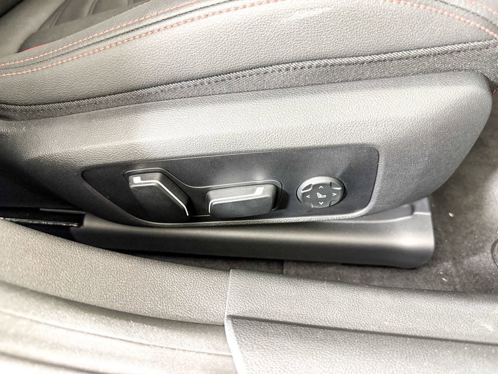 Thumbnail: 2025 BMW i4 - 25