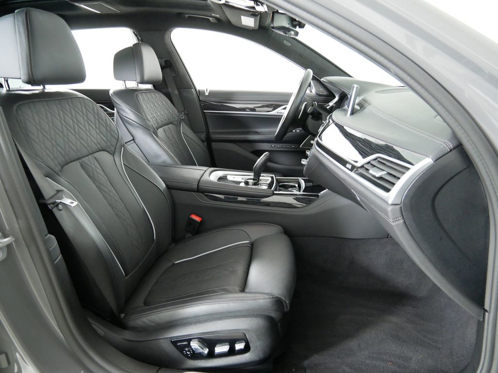 2022 BMW 7 Series 750i xDrive 26