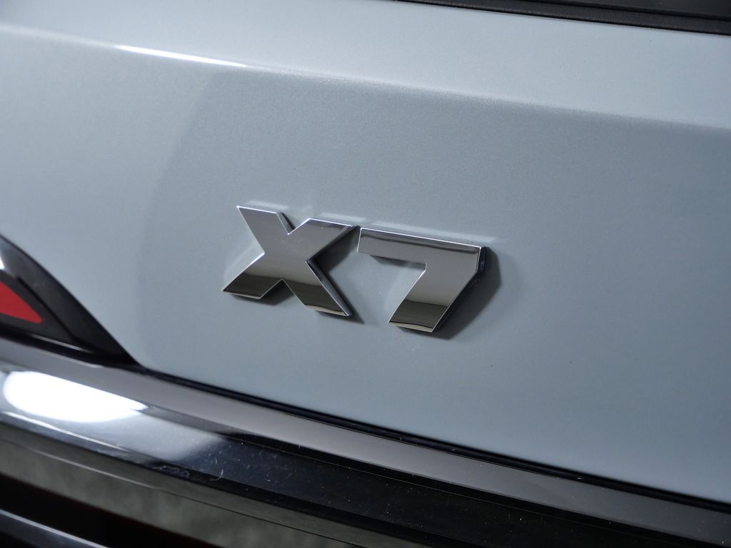 Thumbnail: 2025 BMW X7 - 14