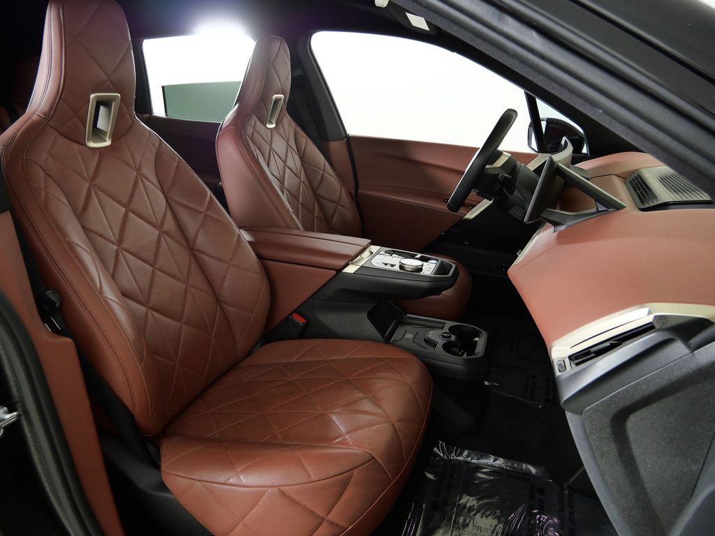 Thumbnail: 2023 BMW iX - 27