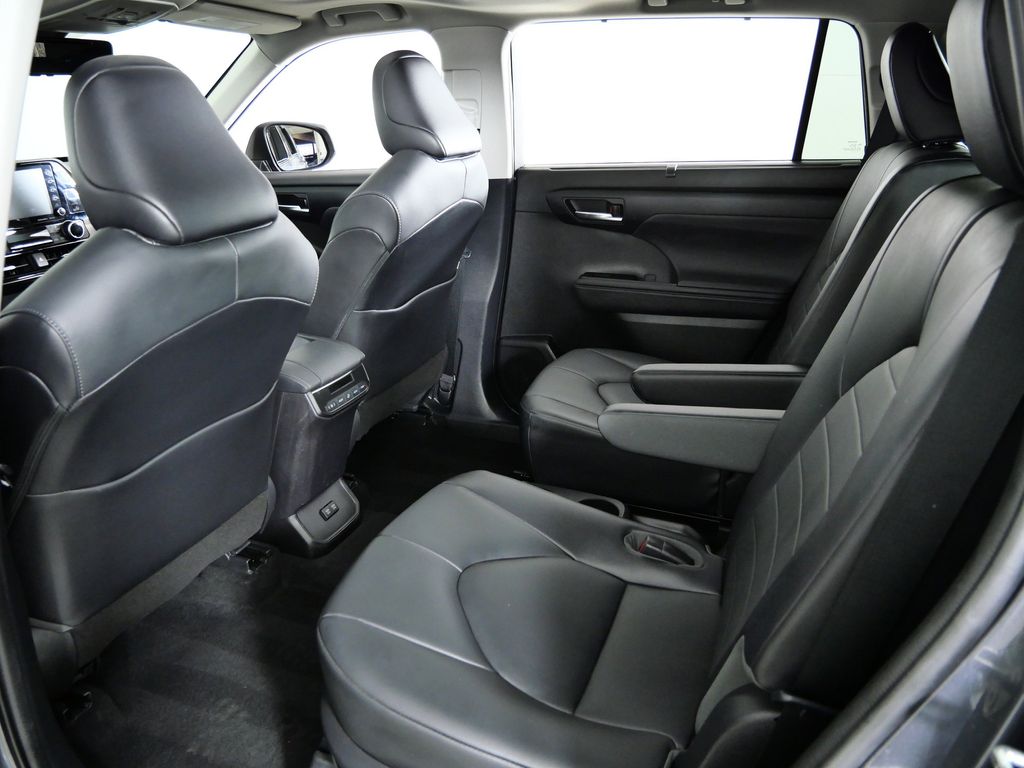 Thumbnail: 2020 Toyota Highlander - 30