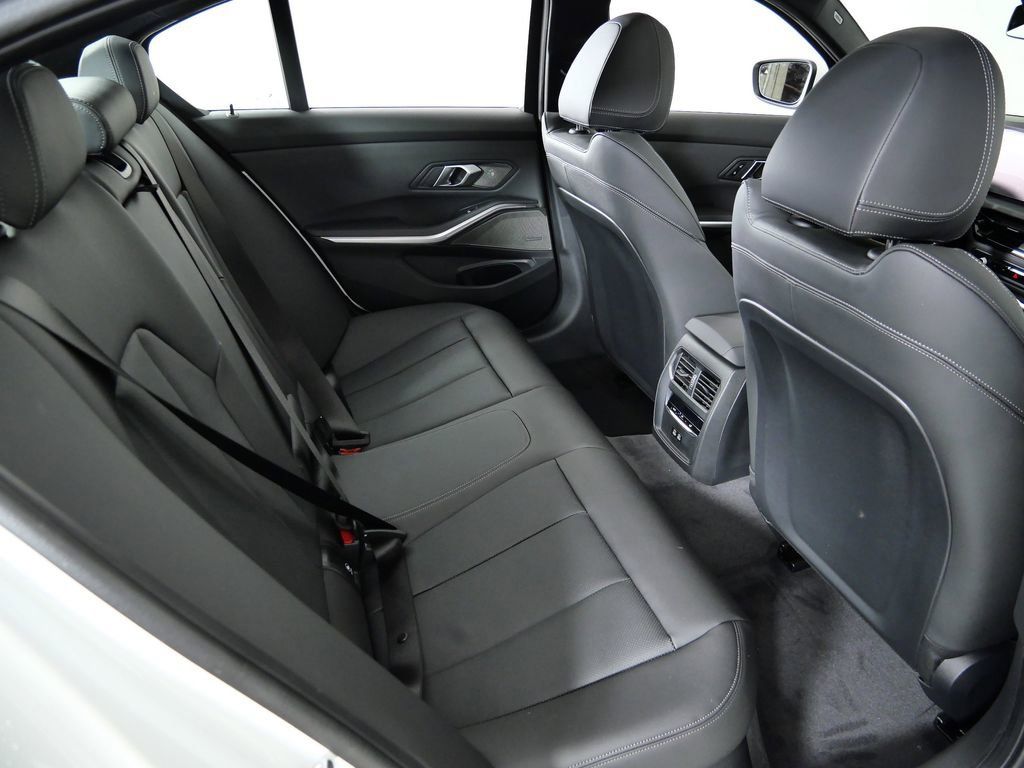 Thumbnail: 2026 BMW 3 Series - 27