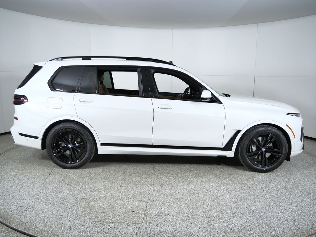 Thumbnail: 2023 BMW X7 - 10