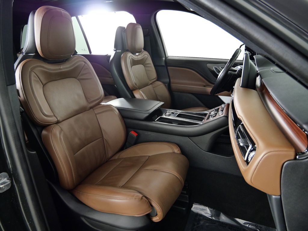 Thumbnail: 2023 Lincoln Aviator - 22