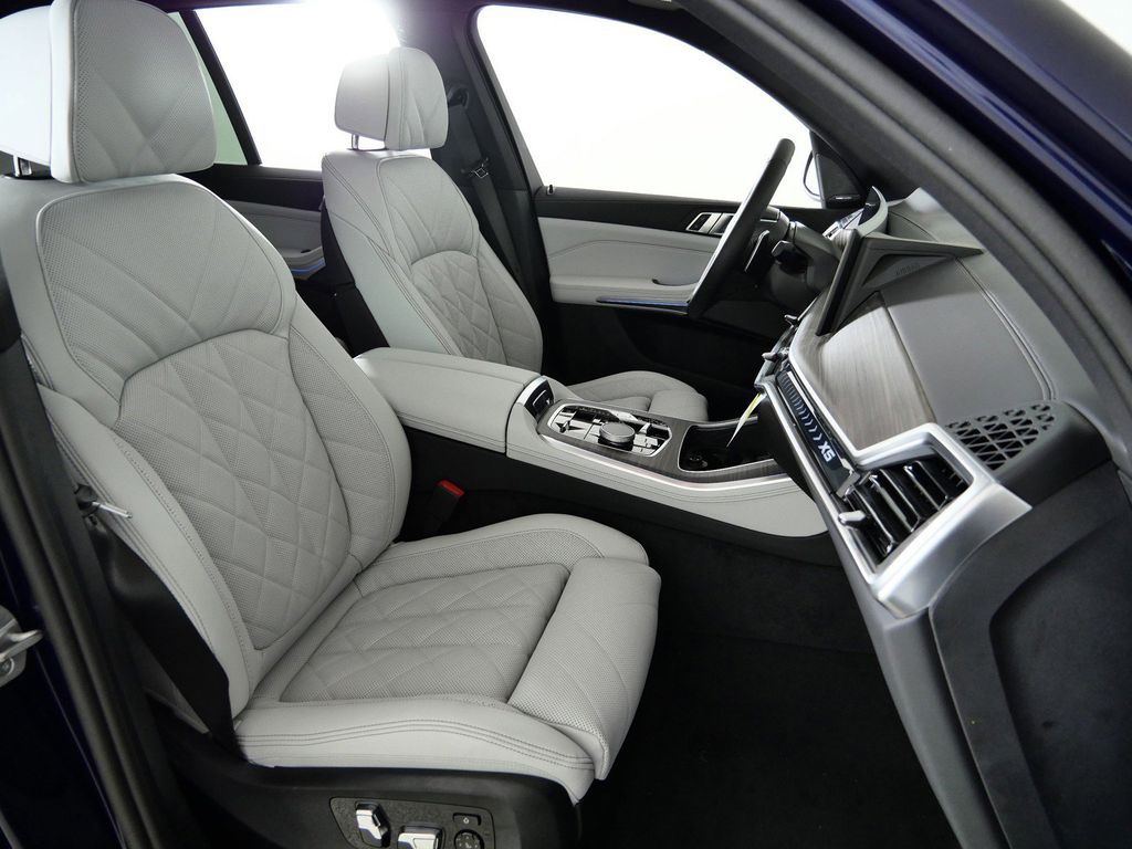 Thumbnail: 2026 BMW X5 - 21