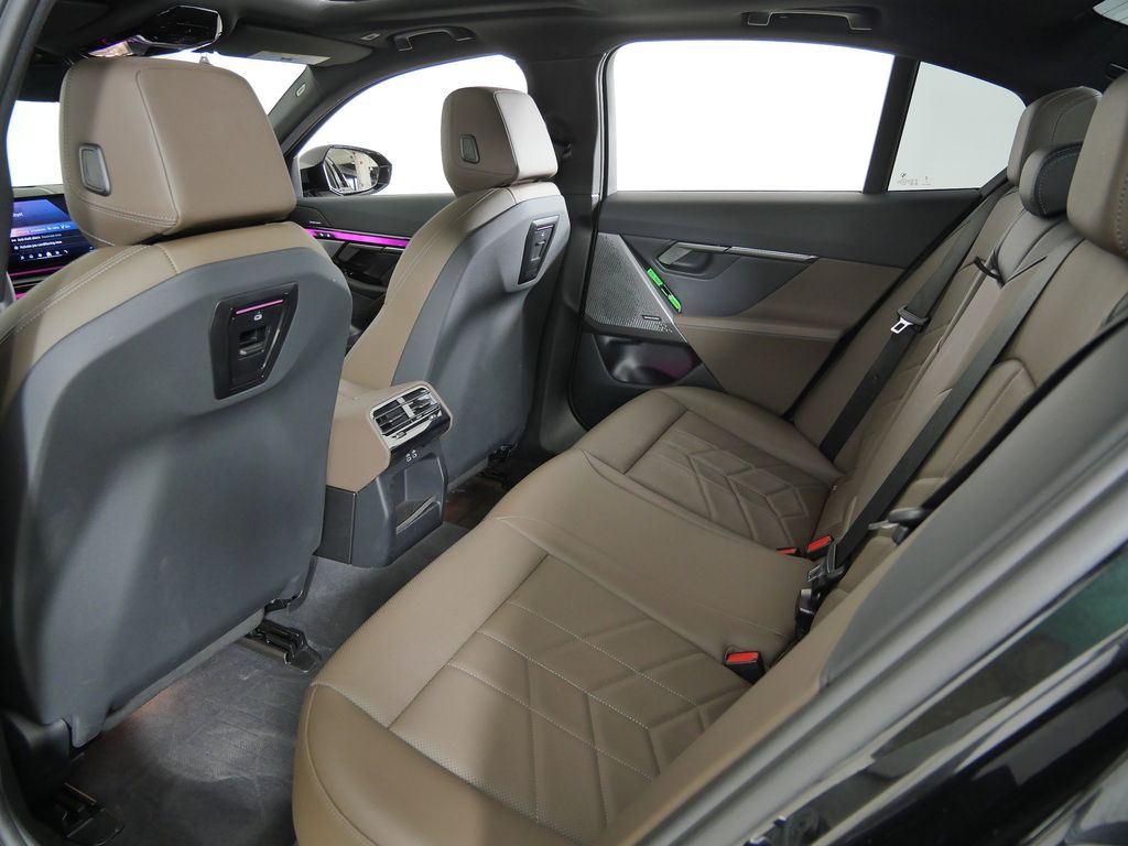 Thumbnail: 2026 BMW i5 - 34