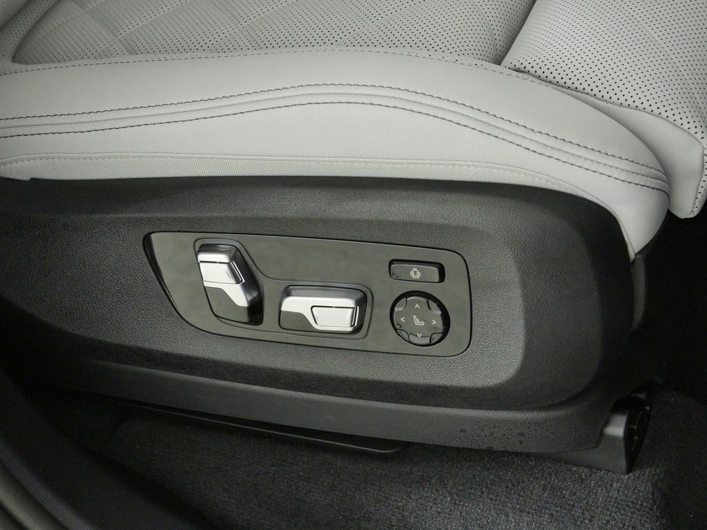 Thumbnail: 2026 BMW X5 - 22