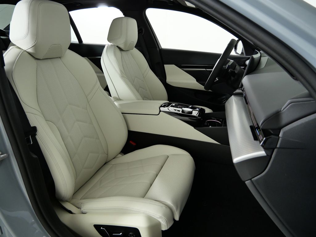 Thumbnail: 2026 BMW 5 Series - 21