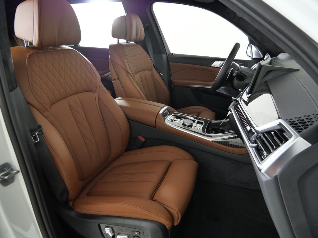Thumbnail: 2026 BMW X7 - 21