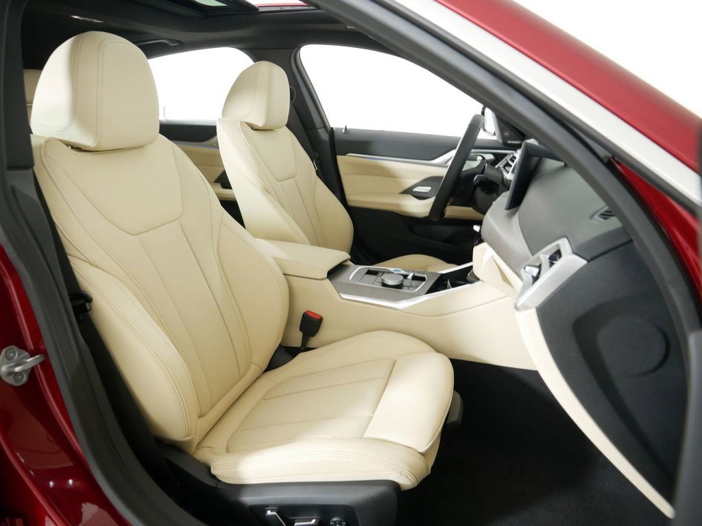 Thumbnail: 2025 BMW i4 - 23