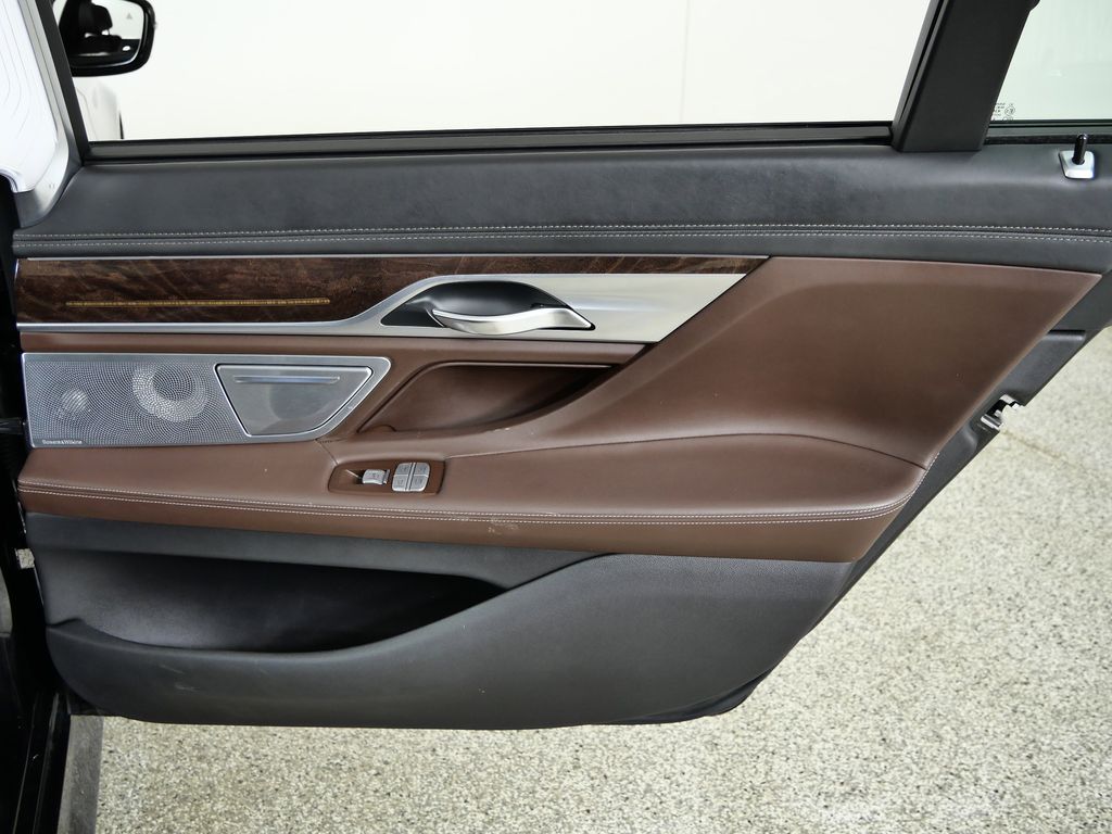 Thumbnail: 2016 BMW 7 Series - 25