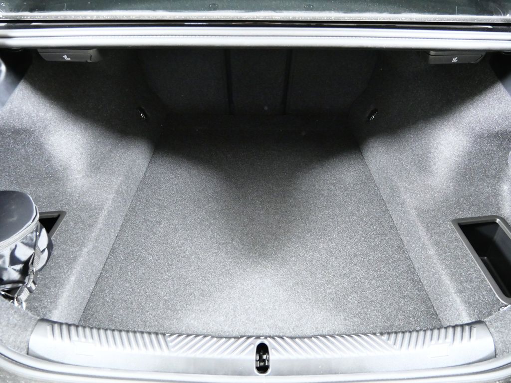 Thumbnail: 2026 BMW 5 Series - 26