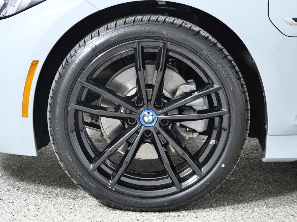Thumbnail: 2023 BMW 3 Series - 21