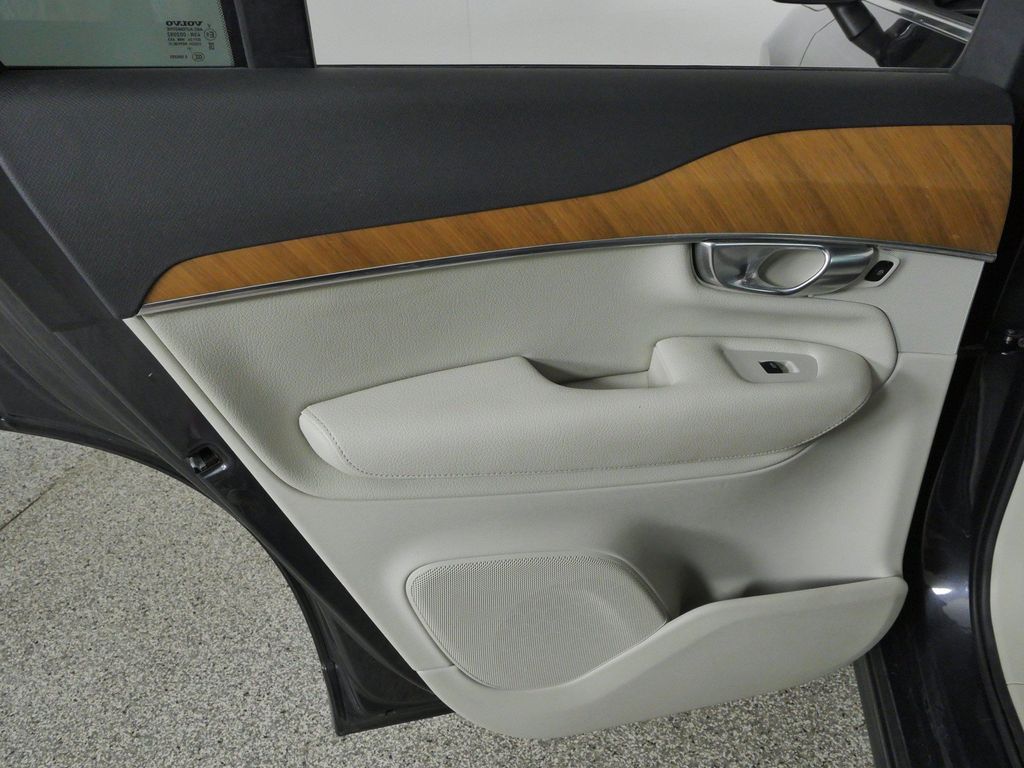 Thumbnail: 2022 Volvo XC90 - 28