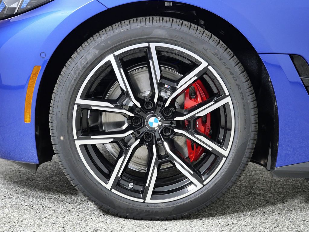 Thumbnail: 2025 BMW i4 - 17