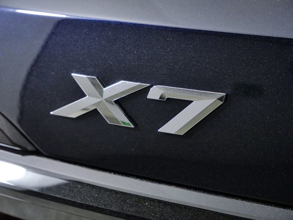 Thumbnail: 2026 BMW X7 - 14