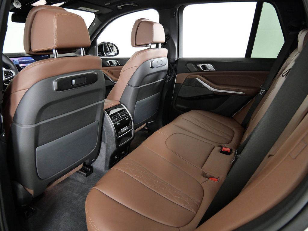 Thumbnail: 2026 BMW X5 - 33