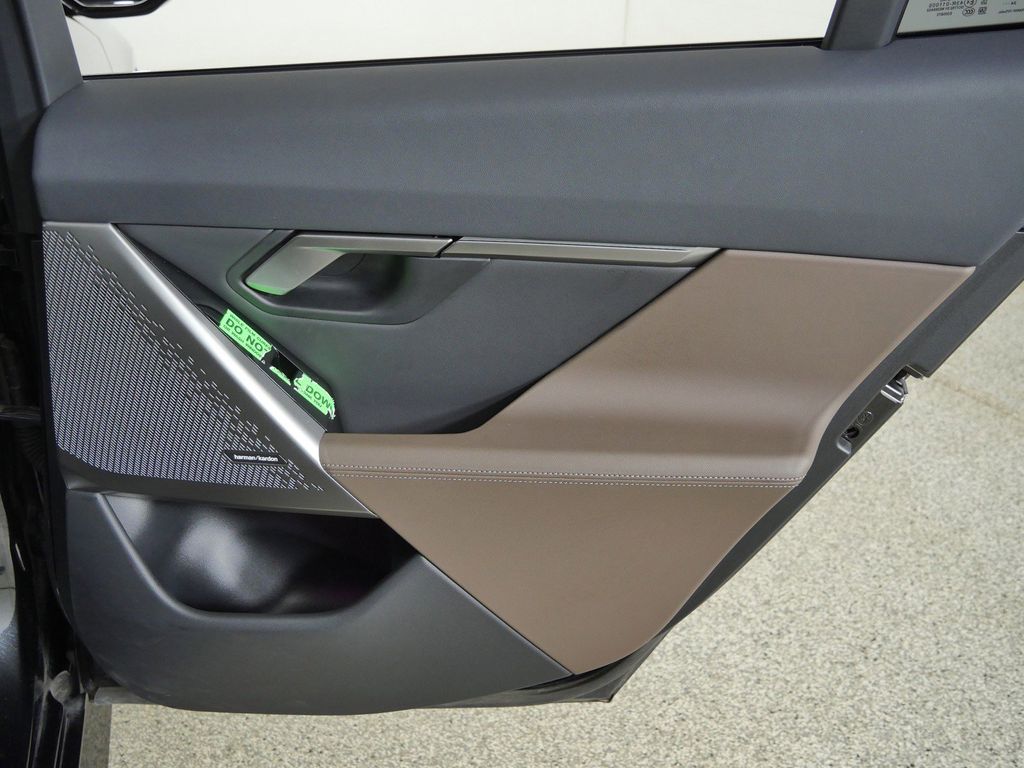 Thumbnail: 2026 BMW i5 - 27