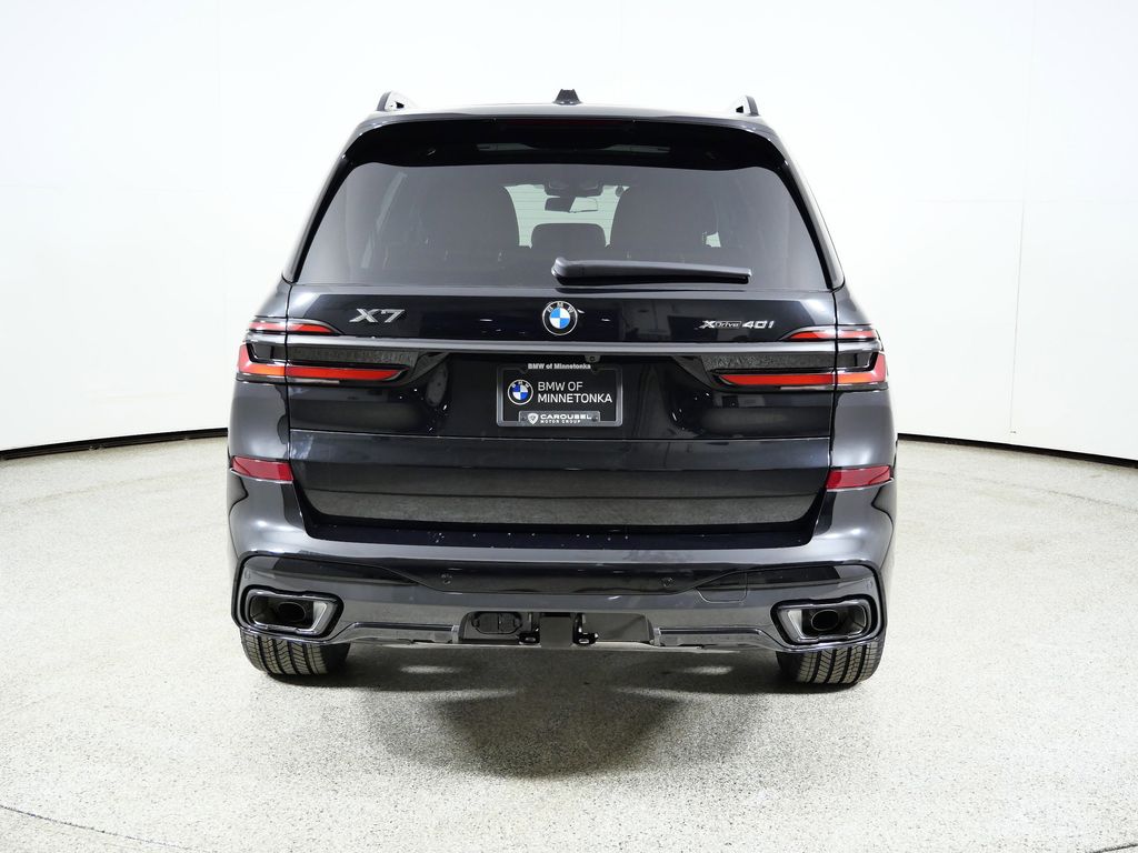 Thumbnail: 2026 BMW X7 - 10