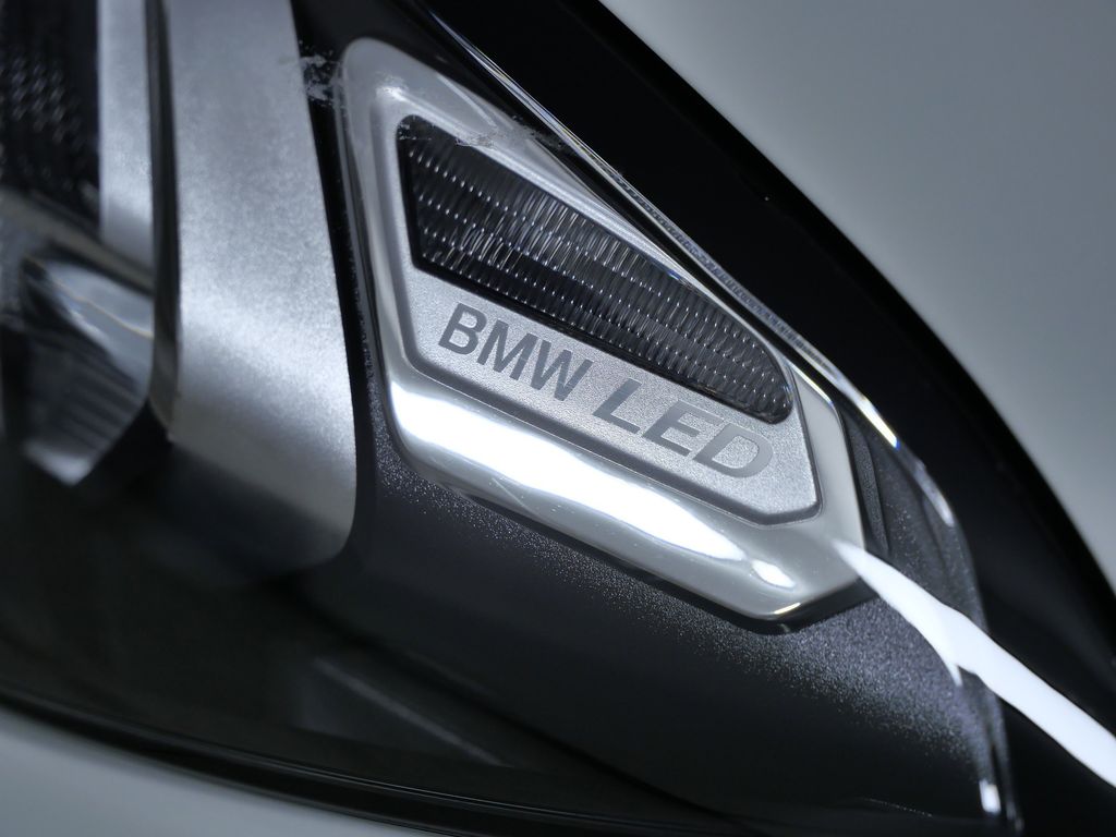 Thumbnail: 2026 BMW 3 Series - 4