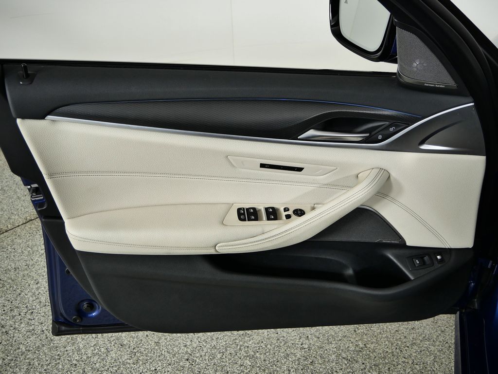 Thumbnail: 2023 BMW 5 Series - 37