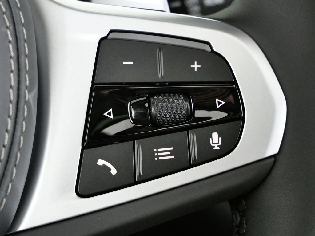 Thumbnail: 2026 BMW X7 - 44