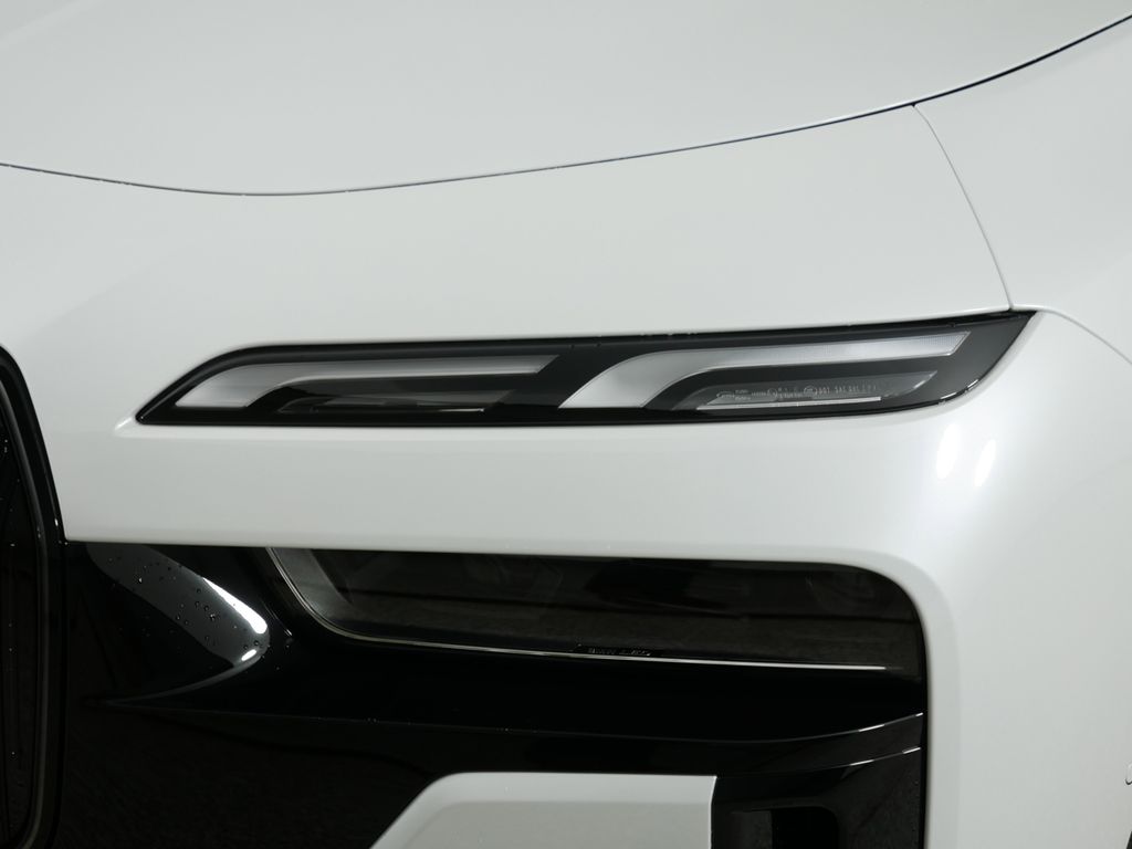 Thumbnail: 2025 BMW 7 Series - 16