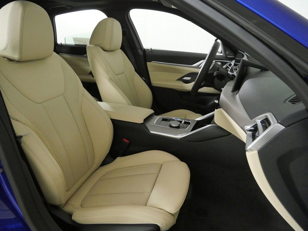 Thumbnail: 2026 BMW i4 - 20