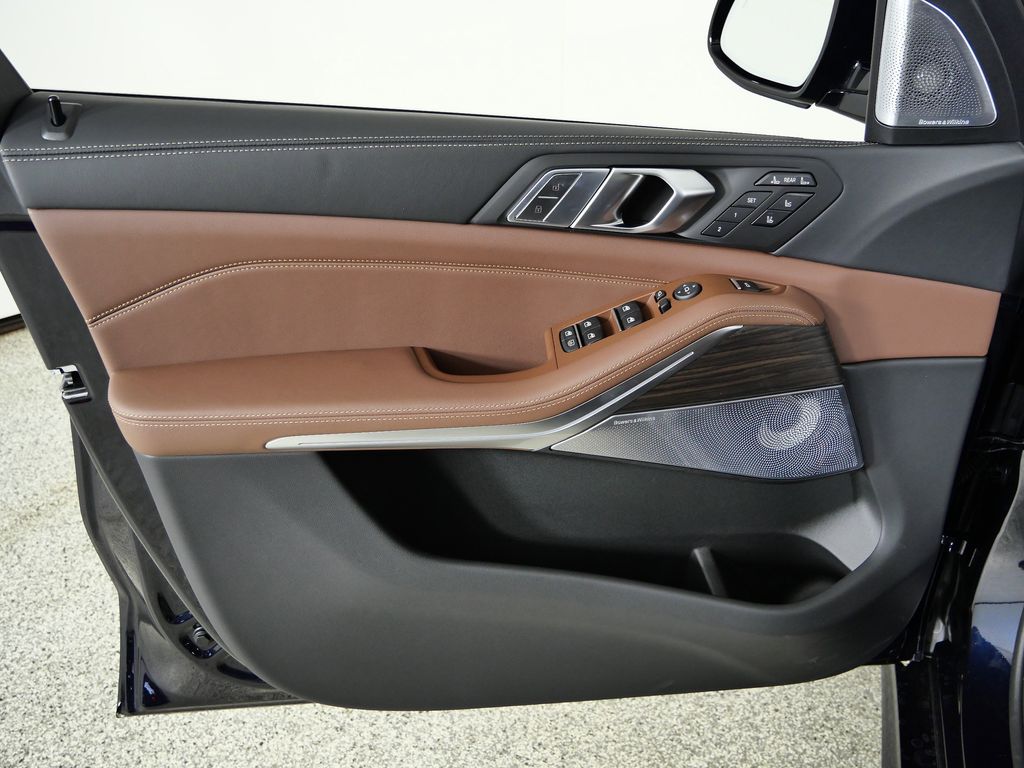 Thumbnail: 2026 BMW X7 - 36